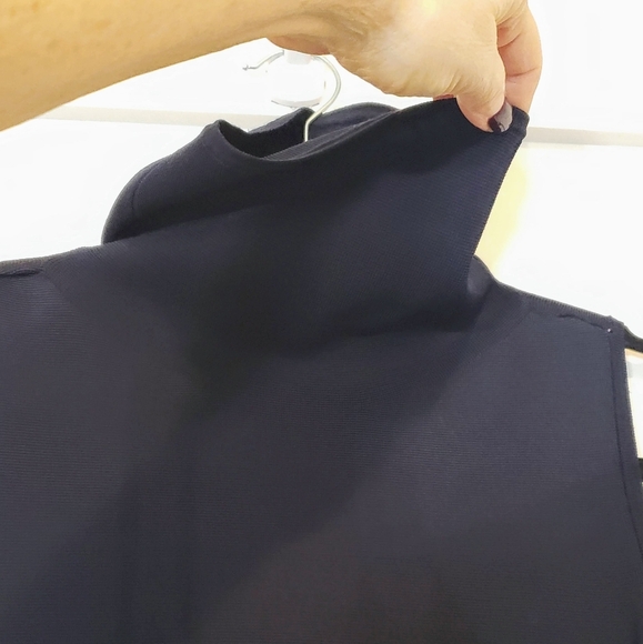 Chico's Travelers Mock Neck Sleeveless Top Tank Slinky Knit Navy Blue Size 1 - Picture 6 of 11
